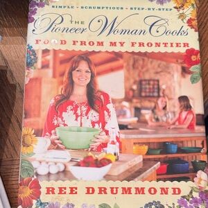 The Pioneer Woman Cooks: Frontier Recipes with Floral Design